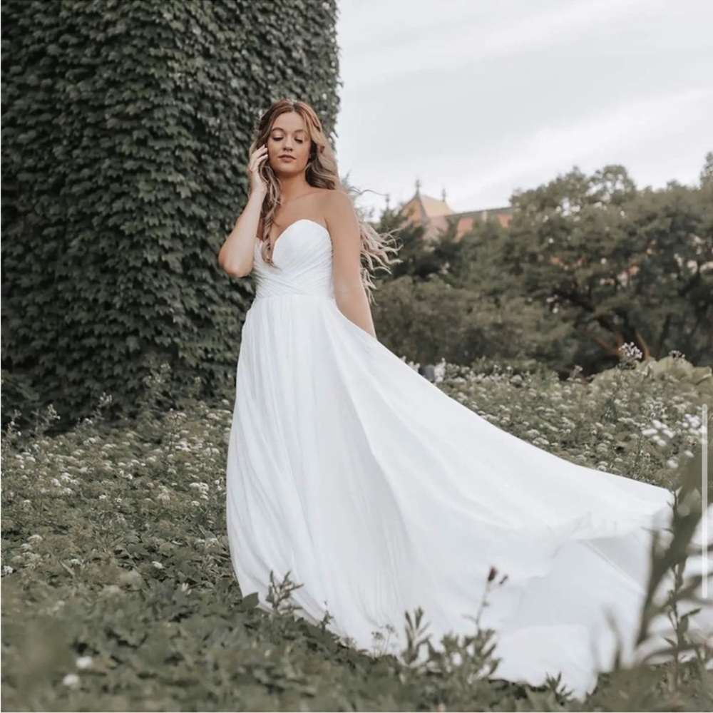 Breathtaking Essence of Australia Wedding Dress with Detachable Sleeves - Picture 6 of 16